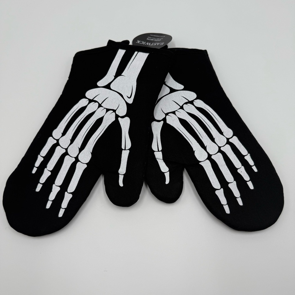 Eastwick Pair of Skeleton Quilted Oven Mitts 7” x 13” NWT